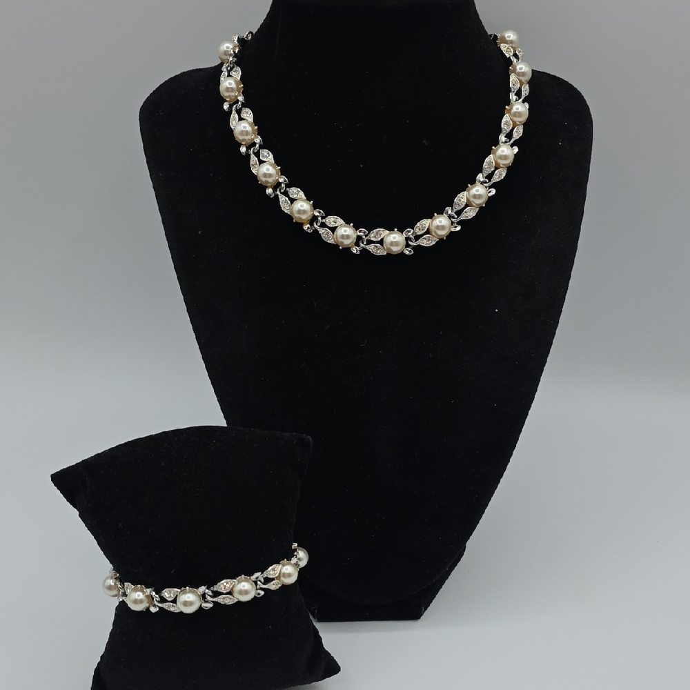 Lisner Vintage Pearl and Silver Necklace And Bracelet Set